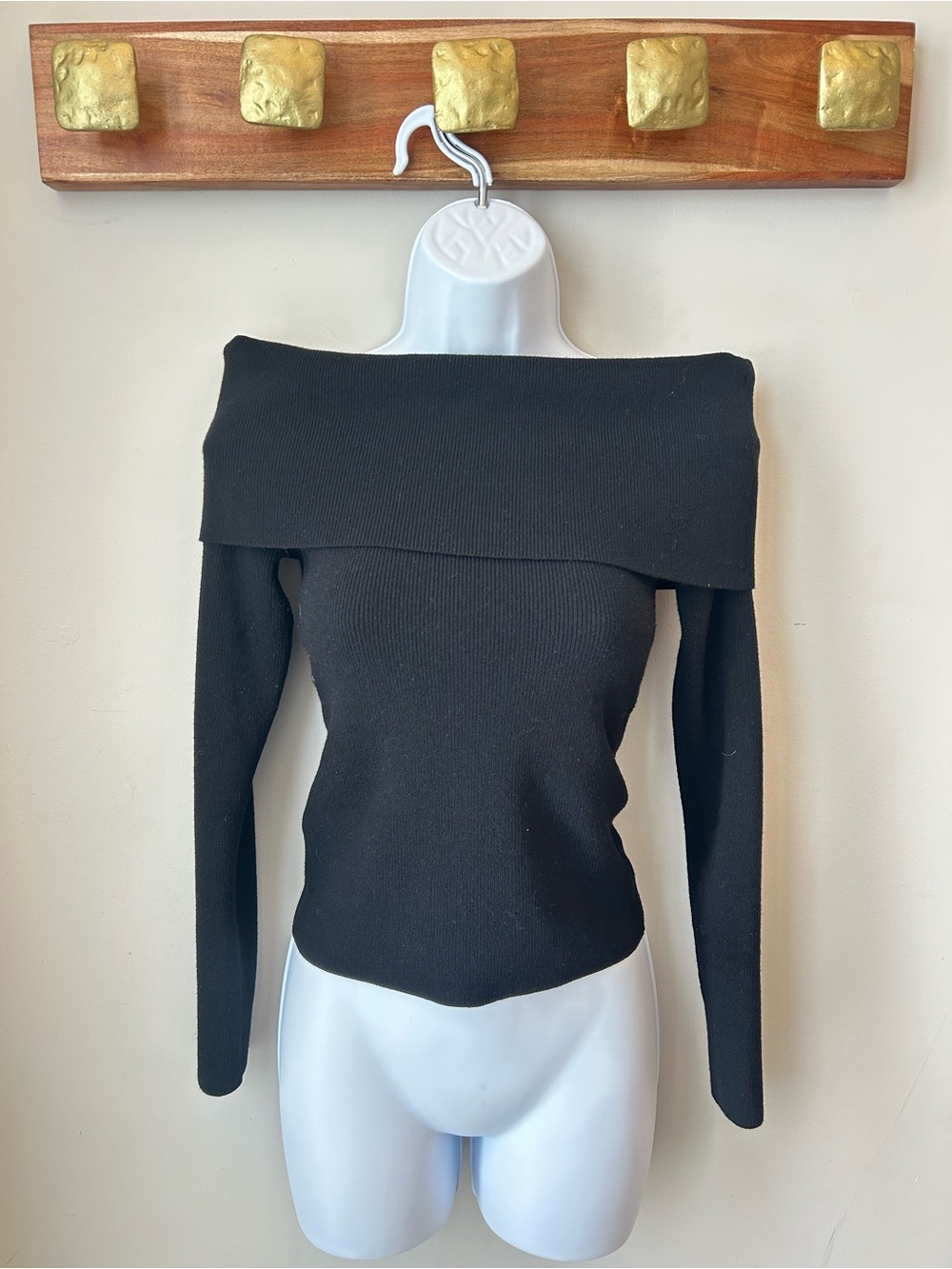 Aritzia Wilfred Black Off-the-Shoulder Foldover Ribbed Sweater Size Med capsule